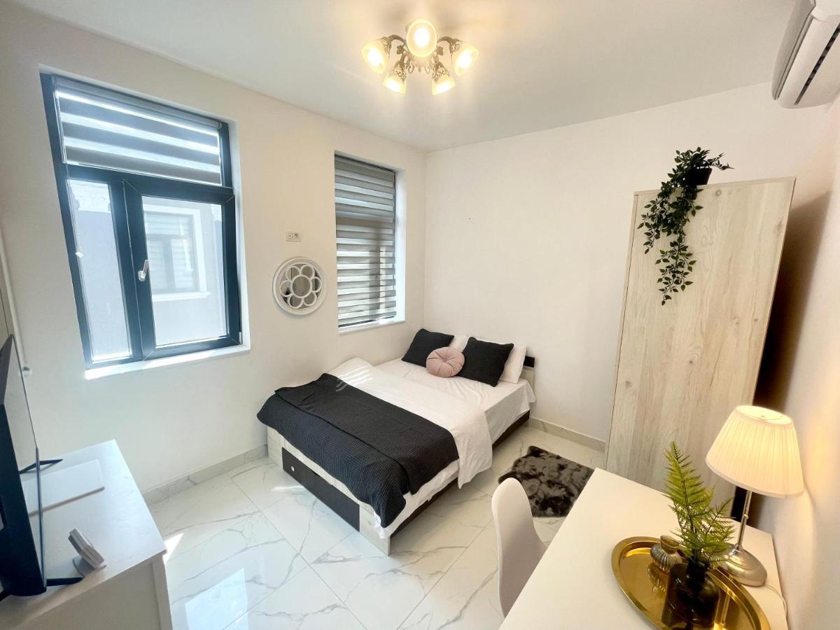 Cozy Central Studio Near Park Bucarest Extérieur photo