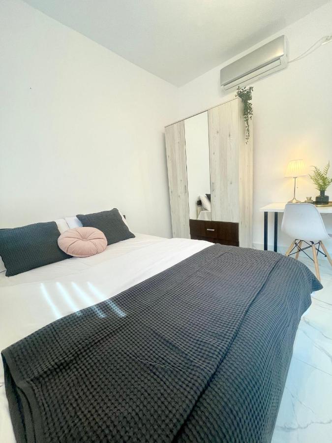 Cozy Central Studio Near Park Bucarest Extérieur photo